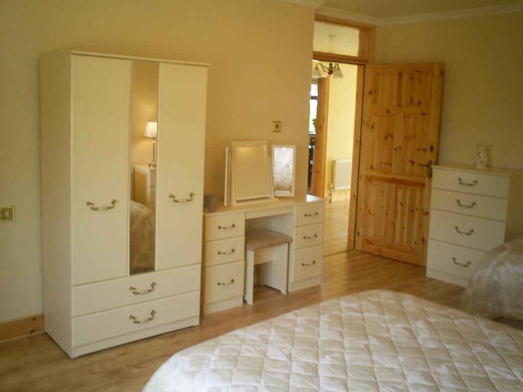 Derry House Villa Listowel Room photo